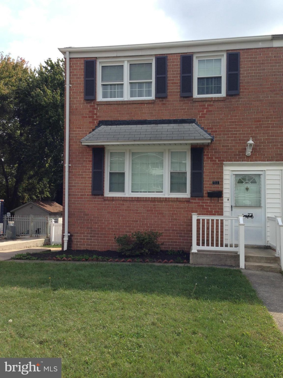 911 Grovehill Rd, Halethorpe, MD 21227 - photo 1