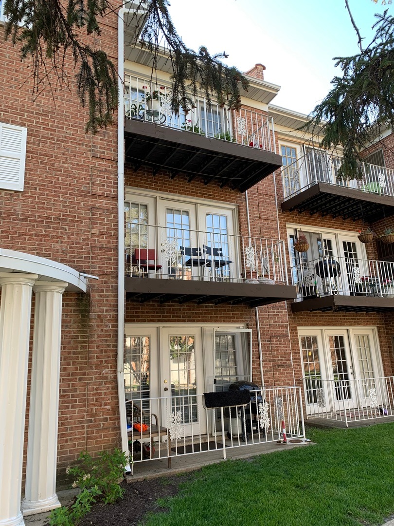 692 Quincy Bridge Ln unit 202, Glenview, IL 60025 - photo 1