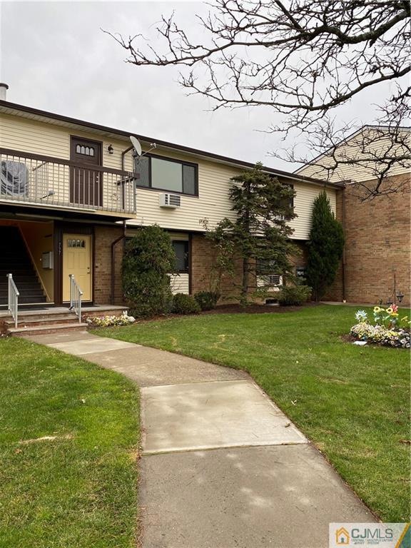 738 Cricket Ln, Woodbridge, NJ 07095 - photo 1