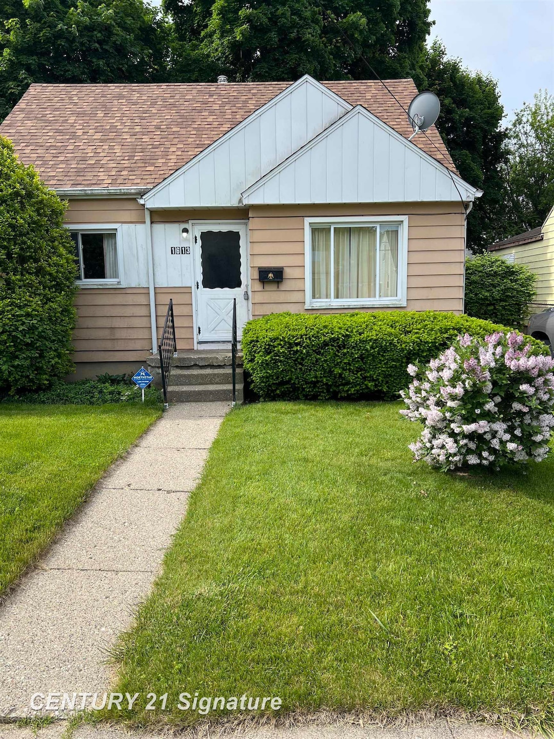 1613 Waldman Ave, Flint, MI 48507 - photo 1