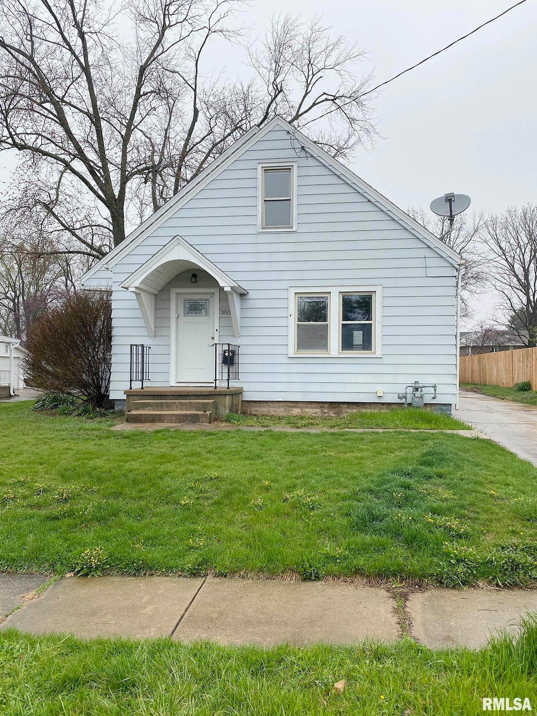 303 Central St, Washington, IL 61571 - photo 1