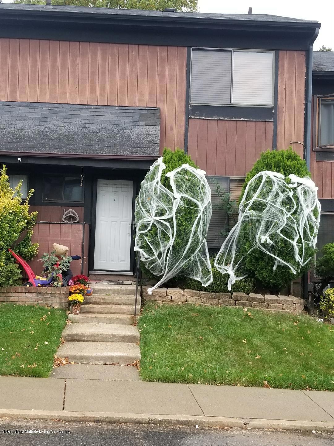 32 Hemlock Ct unit 140, Staten Island, NY 10309 - photo 1