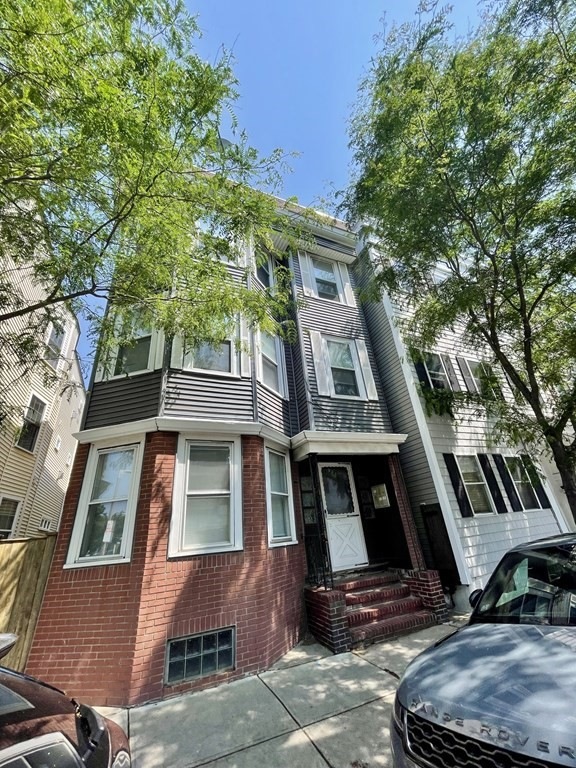 592 E 3rd St unit 1, Boston, MA 02127 - photo 1