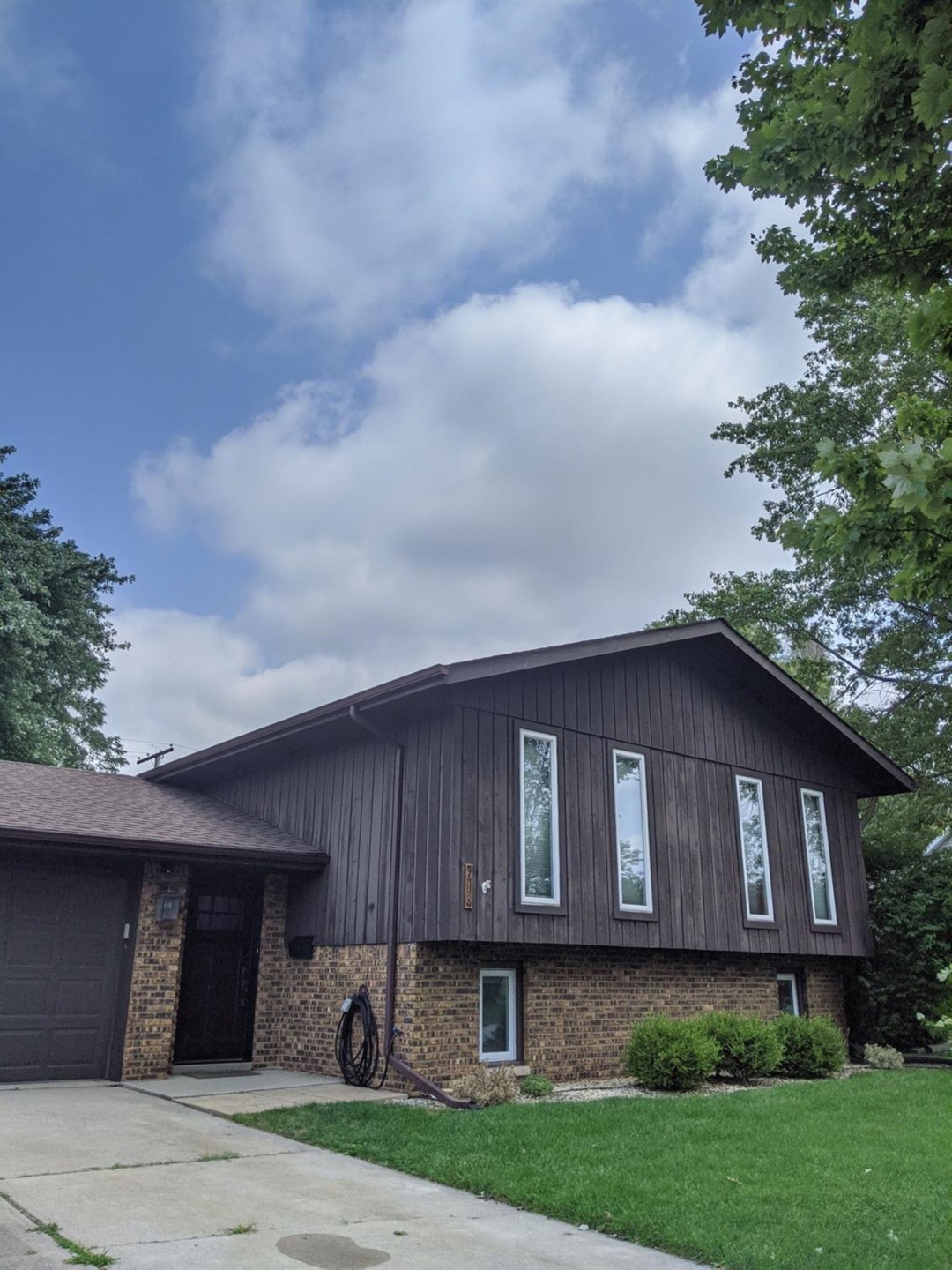 618 E Pine St, Griffith, IN 46319 - photo 1