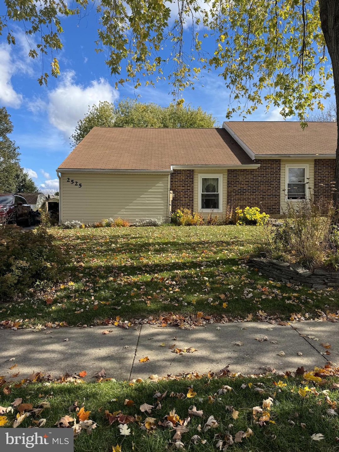 2525 Mckinley Ave, Reading, PA 19609 - photo 1