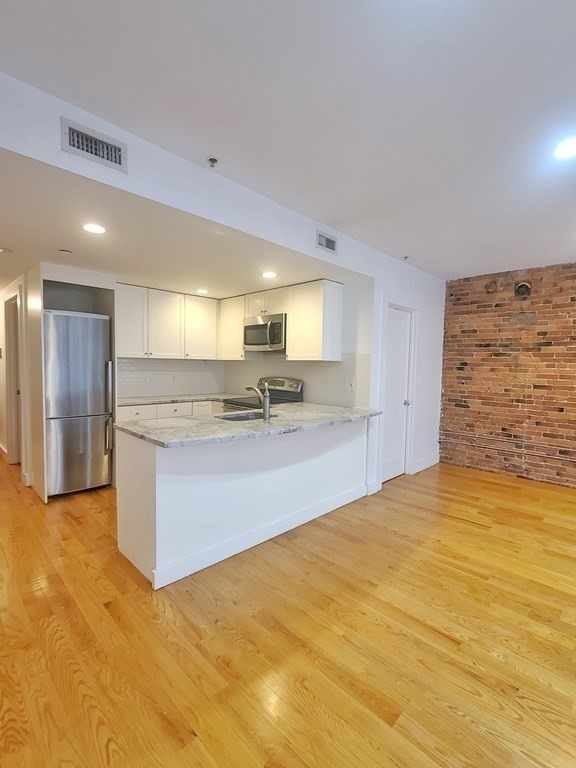 73 Broad St unit 1, Boston, MA 02109 - photo 1