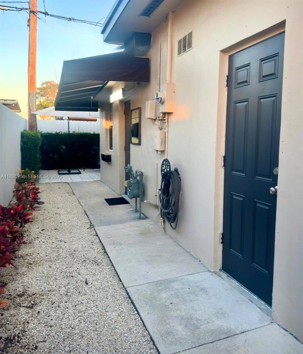 11611 NW 57th Ct unit 1, Hialeah, FL 33012 - photo 1