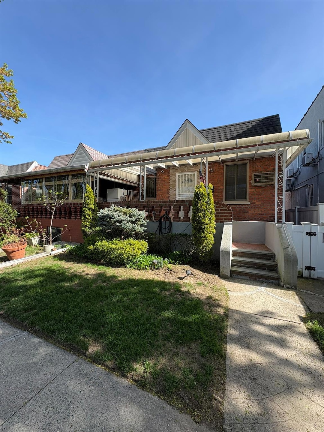 Pending $999,000 • Co-Listing Agent