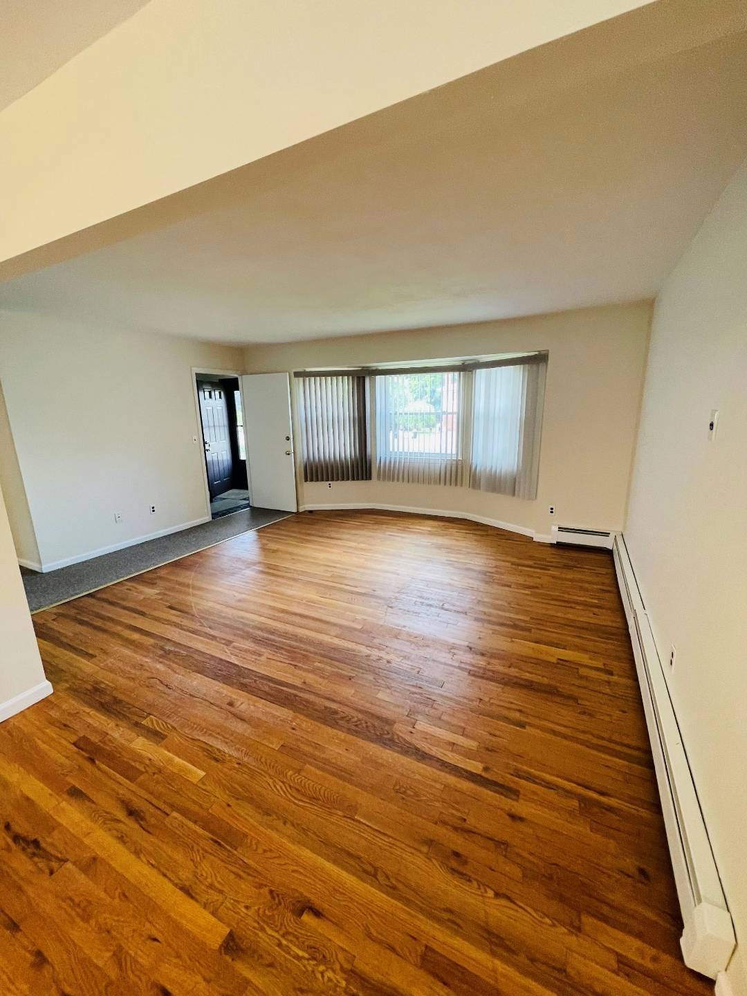 9 Conway Ct unit 1, Glen Cove, NY 11542 - photo 1