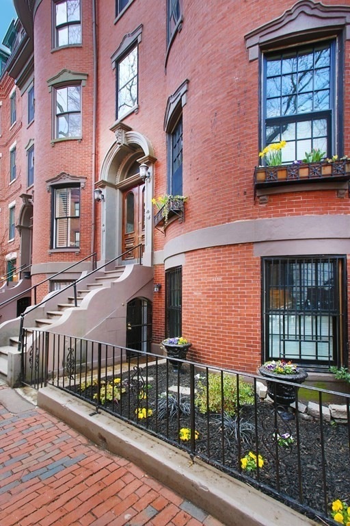 18 Upton St unit 2, Boston, MA 02118 - photo 1