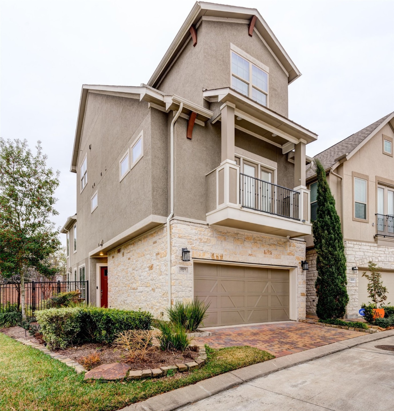 1703 Red Oak Point Dr, Houston, TX 77055 - photo 1