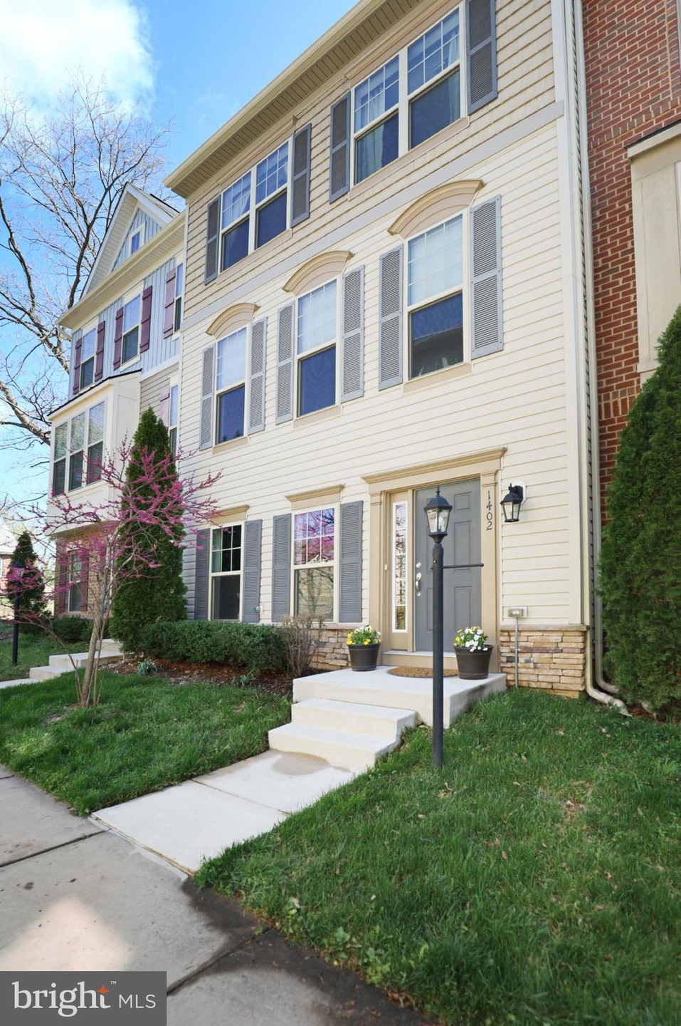 1402 Occoquan Heights Ct, Occoquan, VA 22125 - photo 1