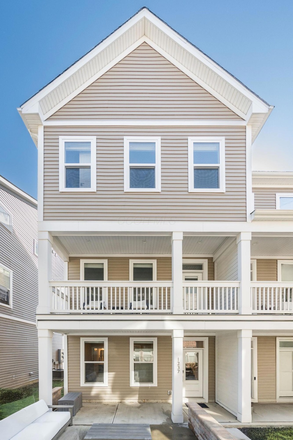 1237 Cromartie Ln unit X, Columbus, OH 43201 - photo 1