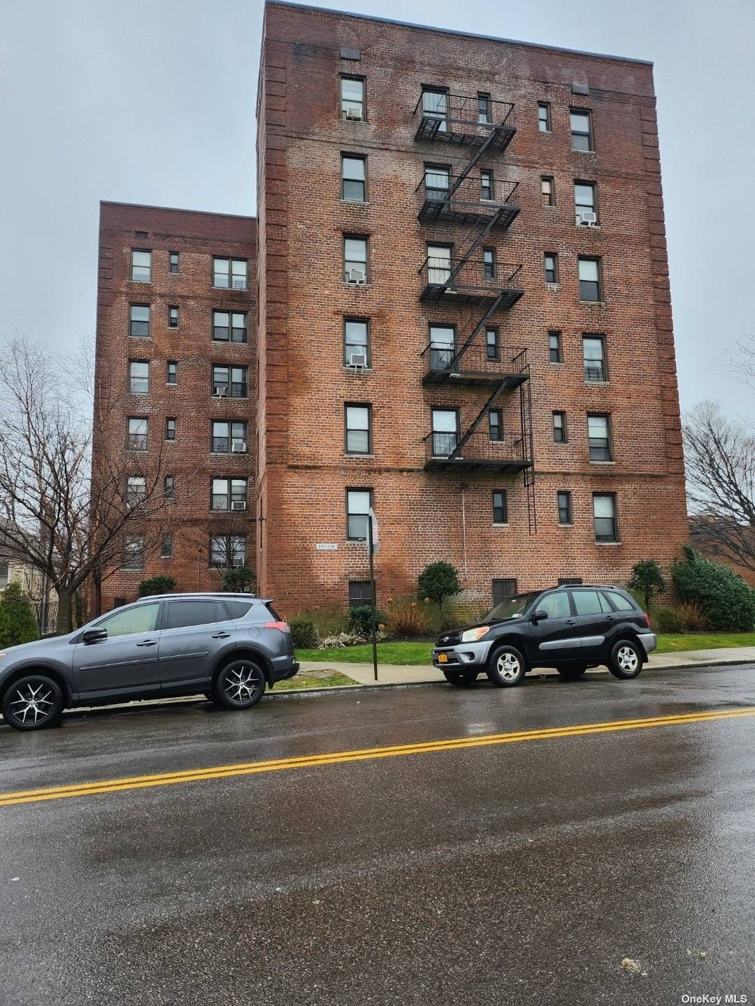 170-06 Crocheron Ave unit 4F, Flushing, NY 11358 - photo 1