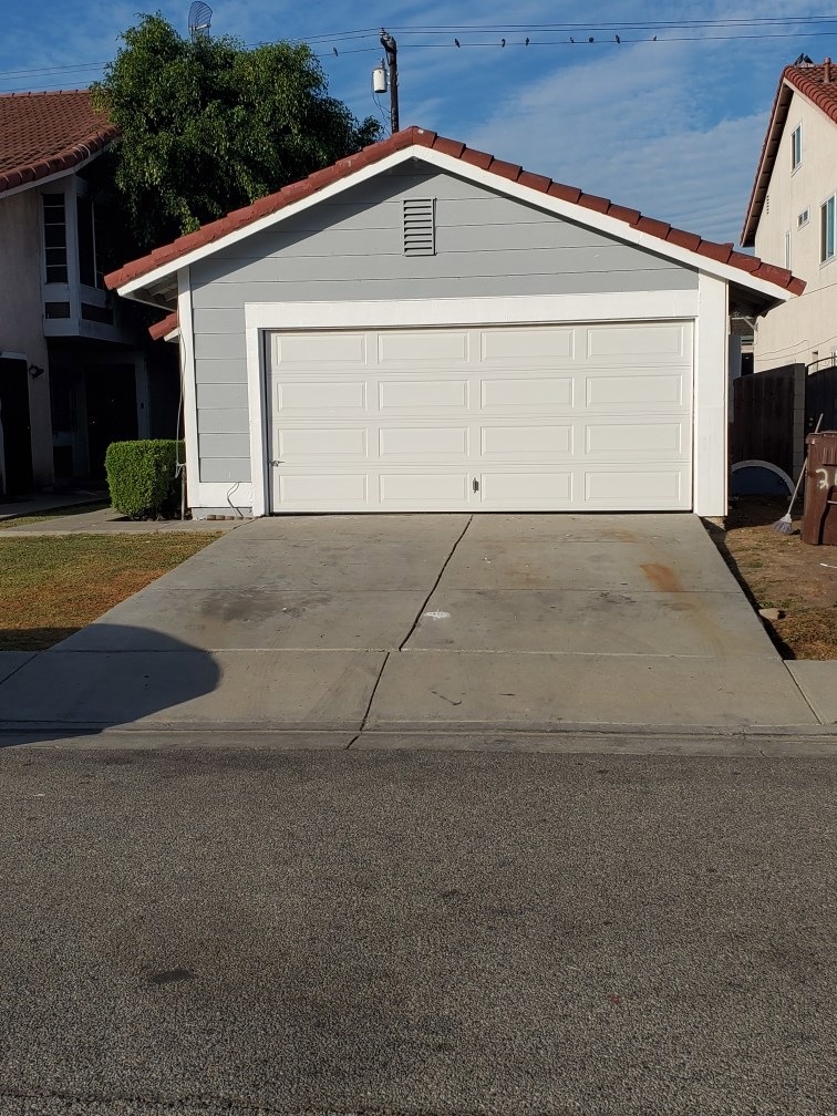 211 S Grape Ave, Compton, CA 90220 - photo 1