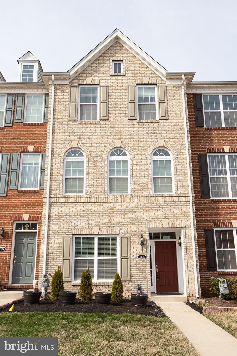 43176 Loudoun Reserve Dr, Ashburn, VA 20148 - photo 1