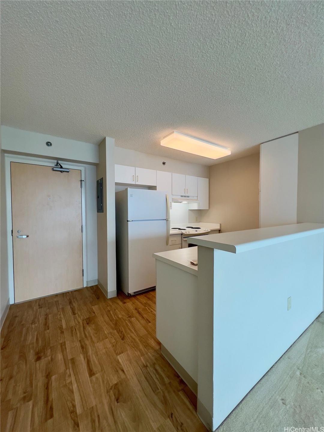 Clean and ready to move in!