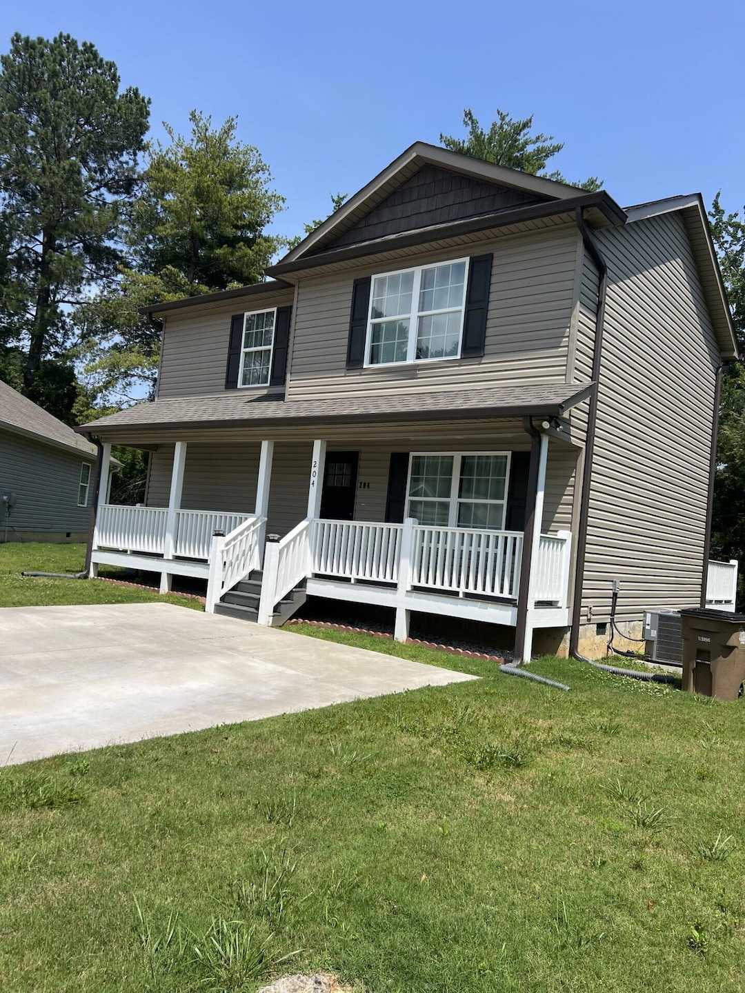 204 Roslyn Ct, Dalton, GA 30720 - photo 1