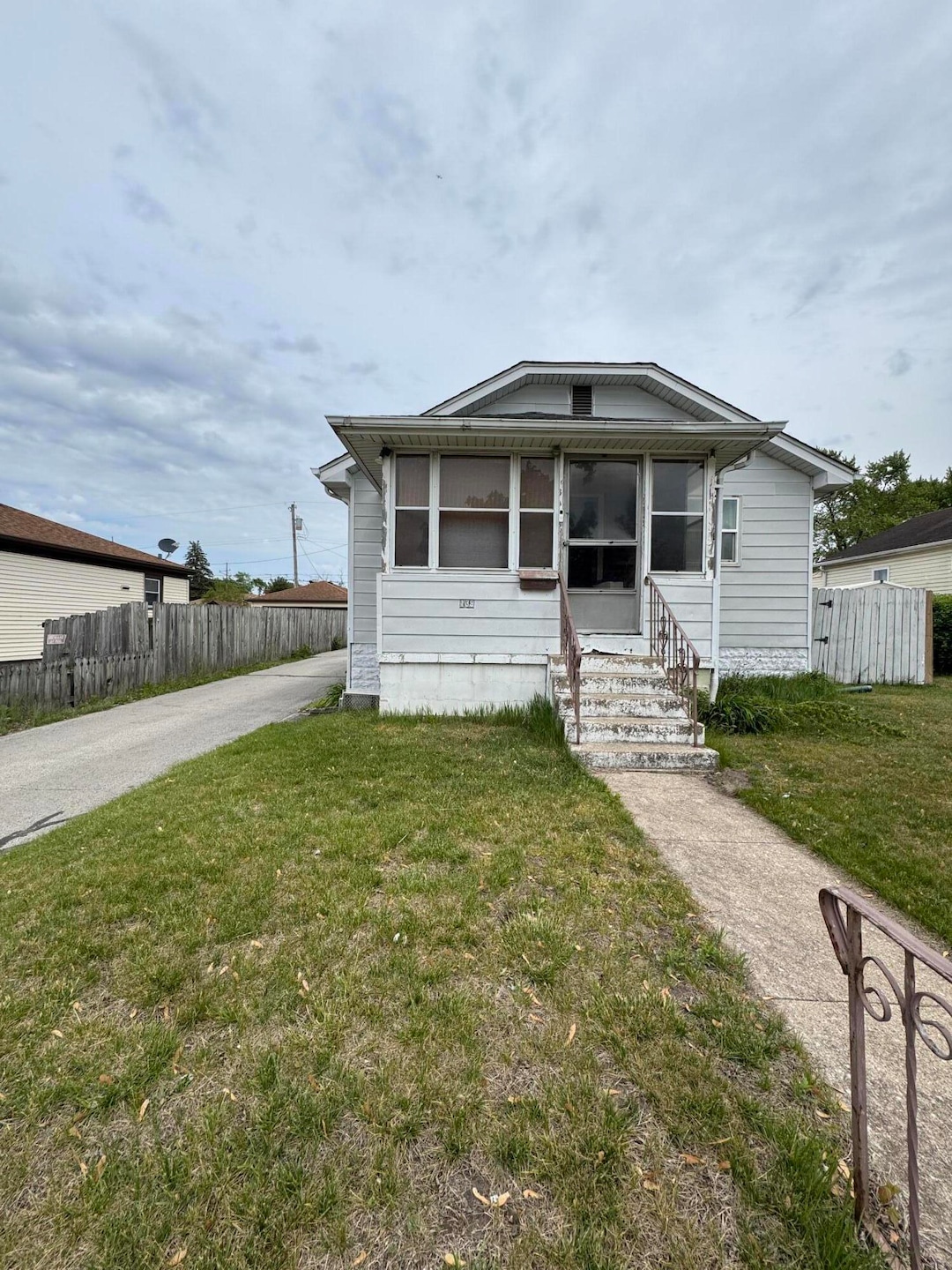 139 N Dwiggins St, Griffith, IN 46319 - photo 1