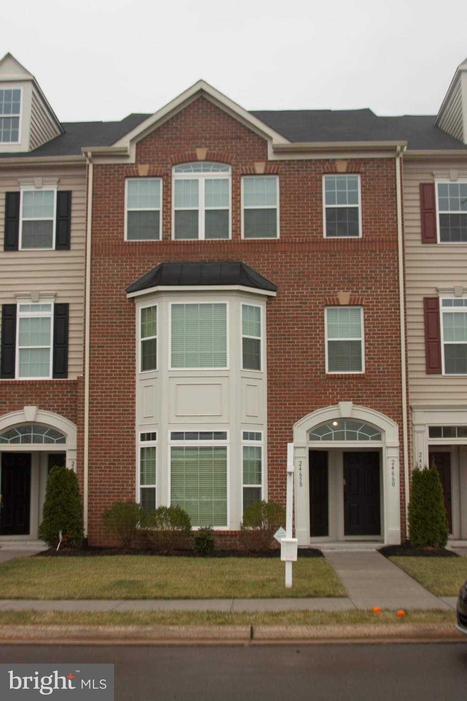 24658 Hutchinson Farm Dr, Sterling, VA 20166 - photo 1