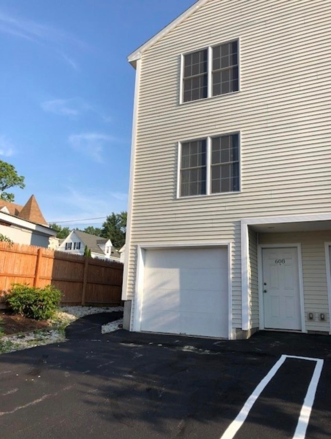 608 Silver St unit 7, Manchester, NH 03103 - photo 1