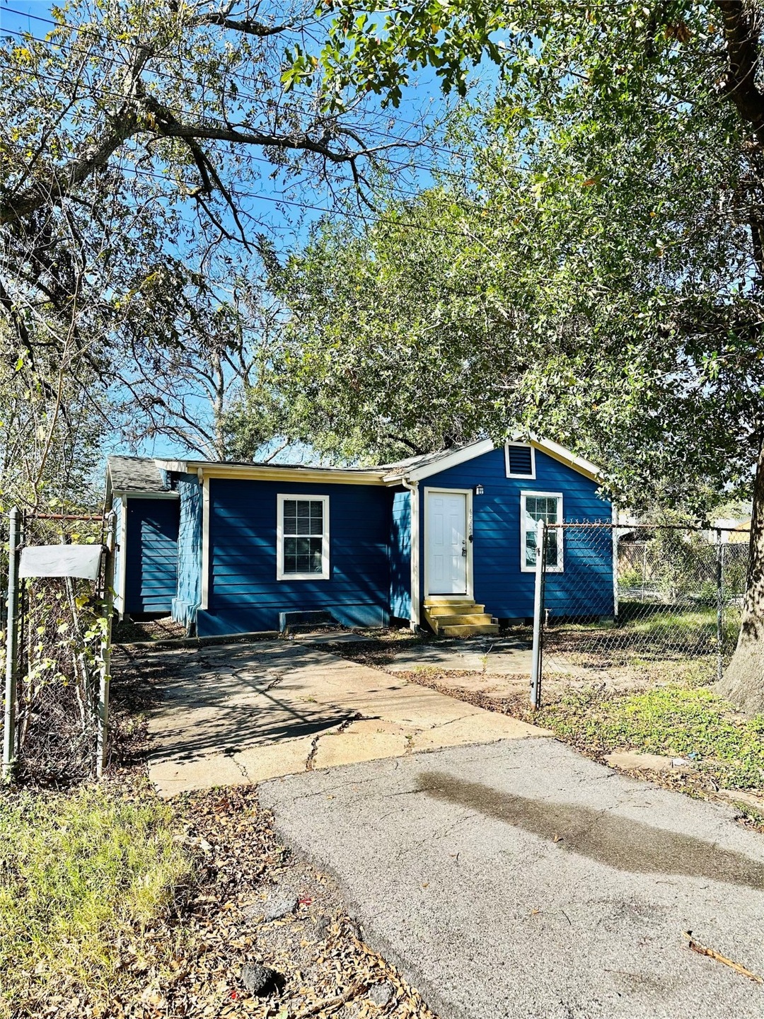 6502 Sidney St, Houston, TX 77021 - photo 1