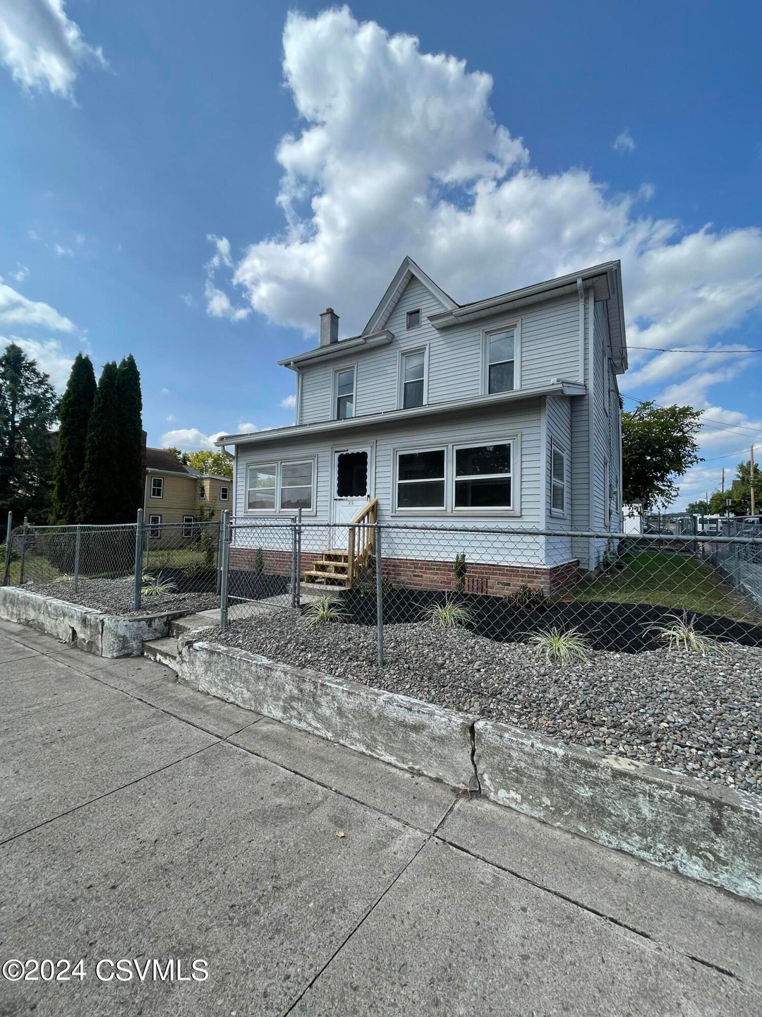 315 W 3rd St, Berwick, PA 18603 - photo 1