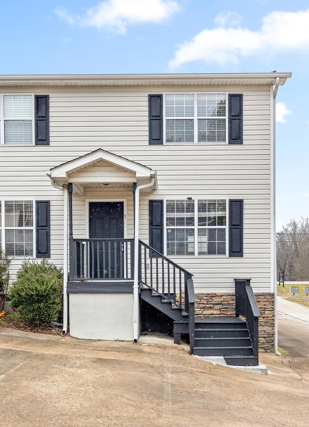 84 W End Ln, D3
