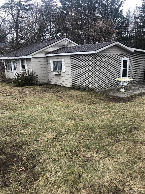 4281 Green Lake Rd, West Bloomfield, MI 48323 - photo 1