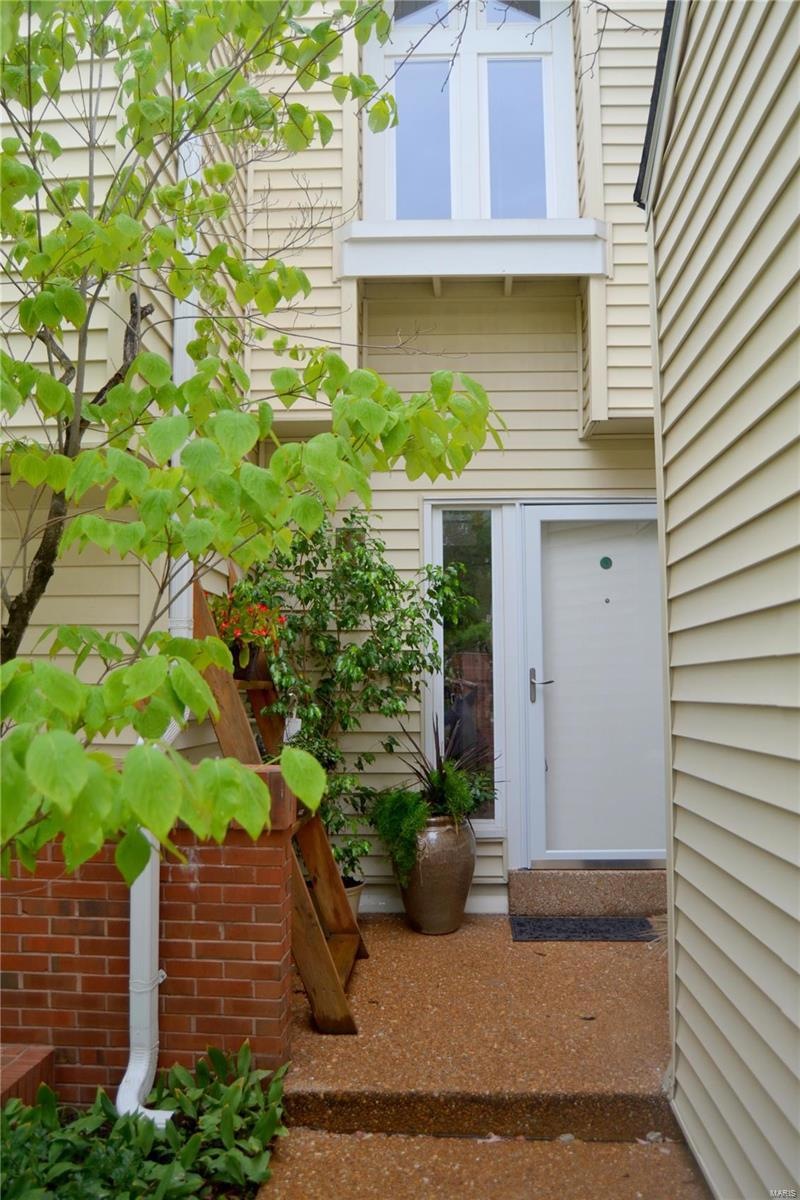 Welcoming private entrance