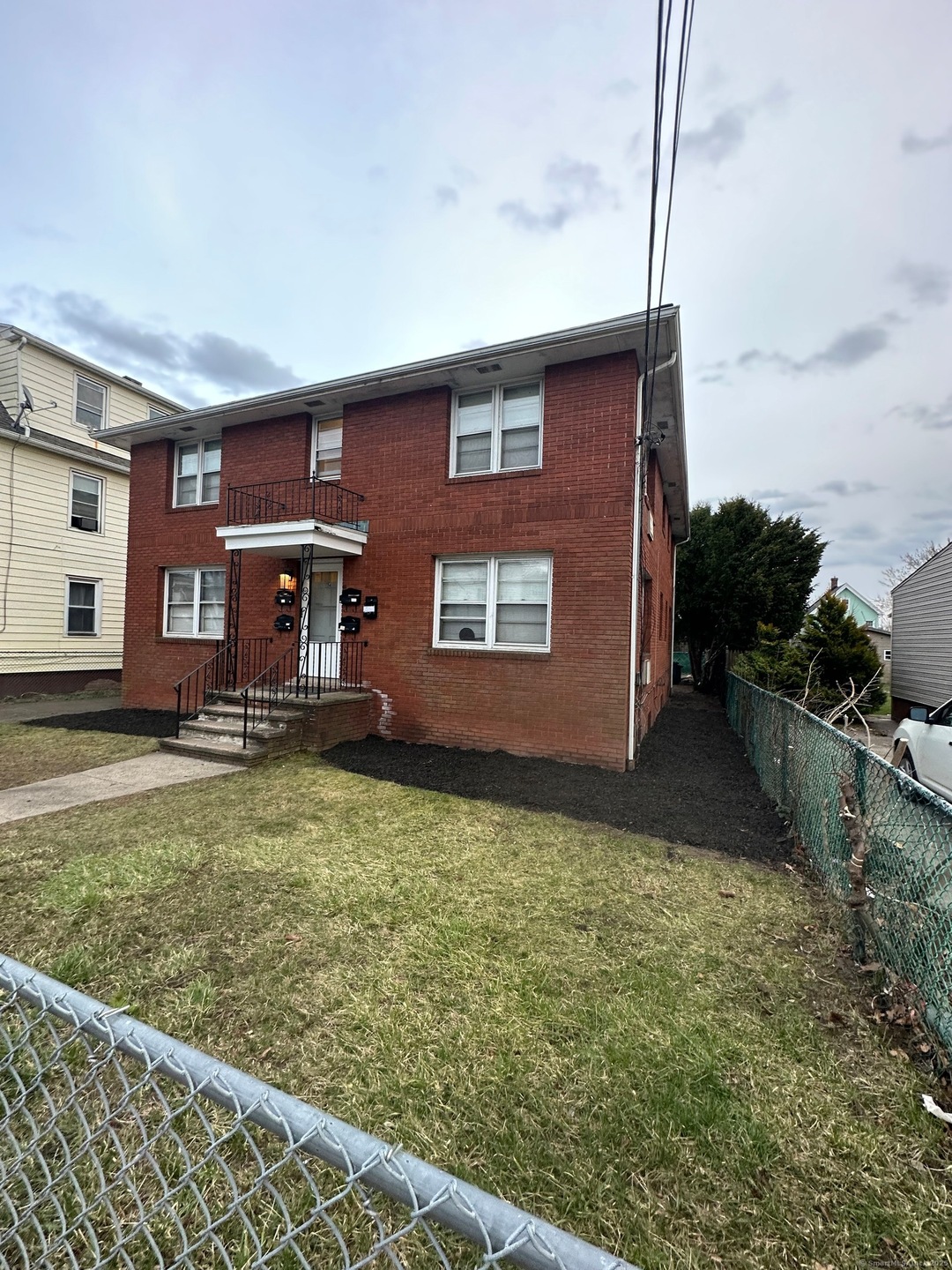 Under Contract $749,900
