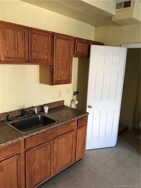 382 Grand Ave unit 2FLOOR 2R, New Haven, CT 06513 - photo 1