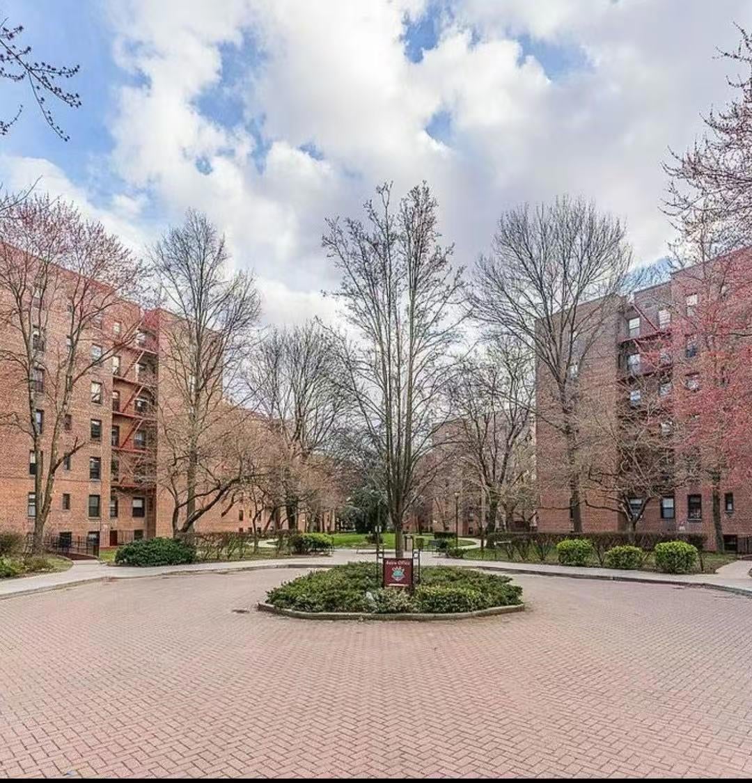 Dara Gardens unit 3-A, Flushing, NY 11367 - photo 1