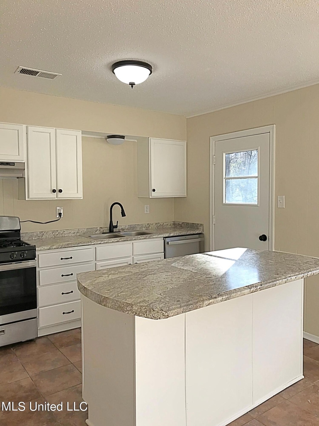 CBA08DBD-04B5-4F34-AC98-E6C5429519C1