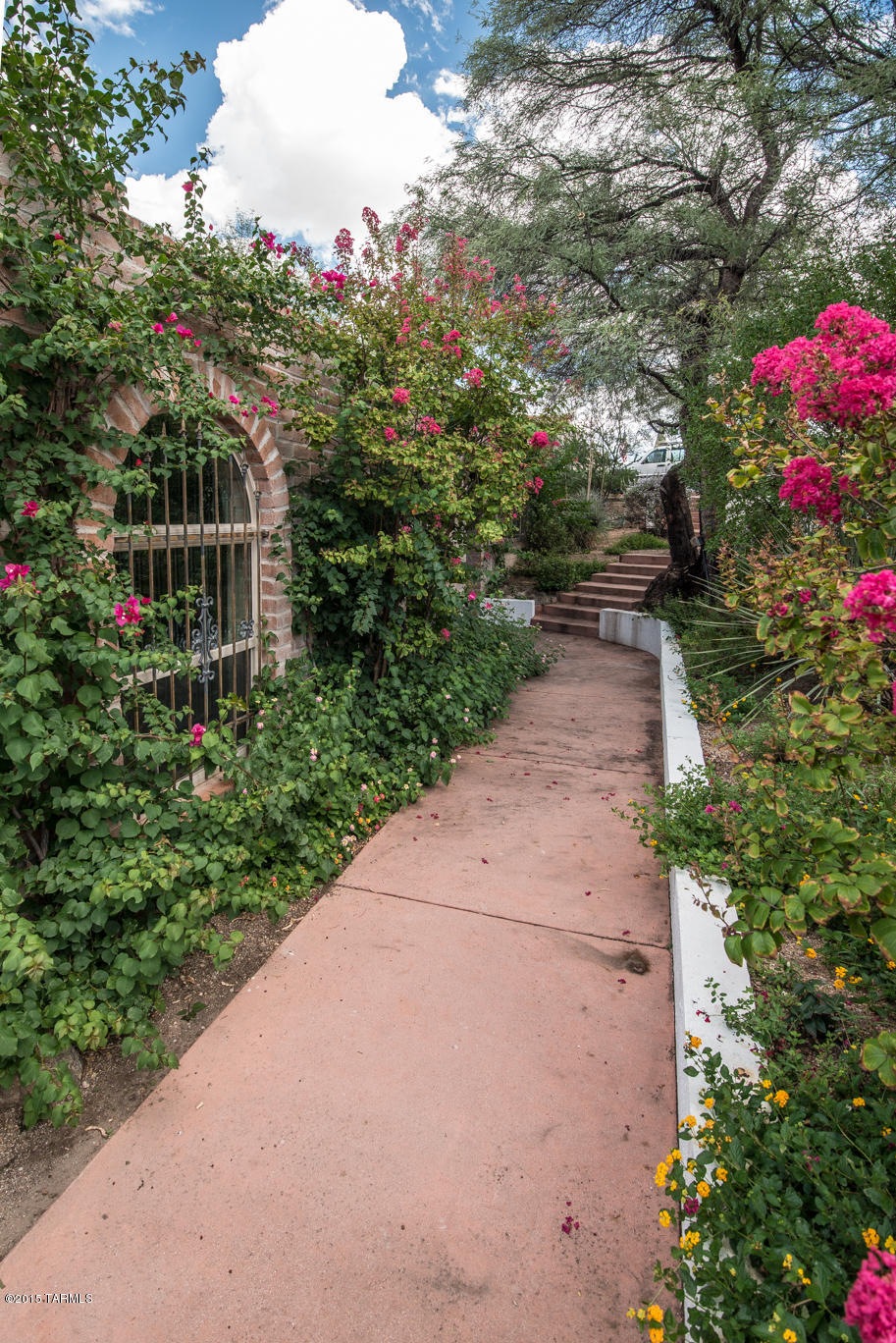 2484 N.Shadetree-4