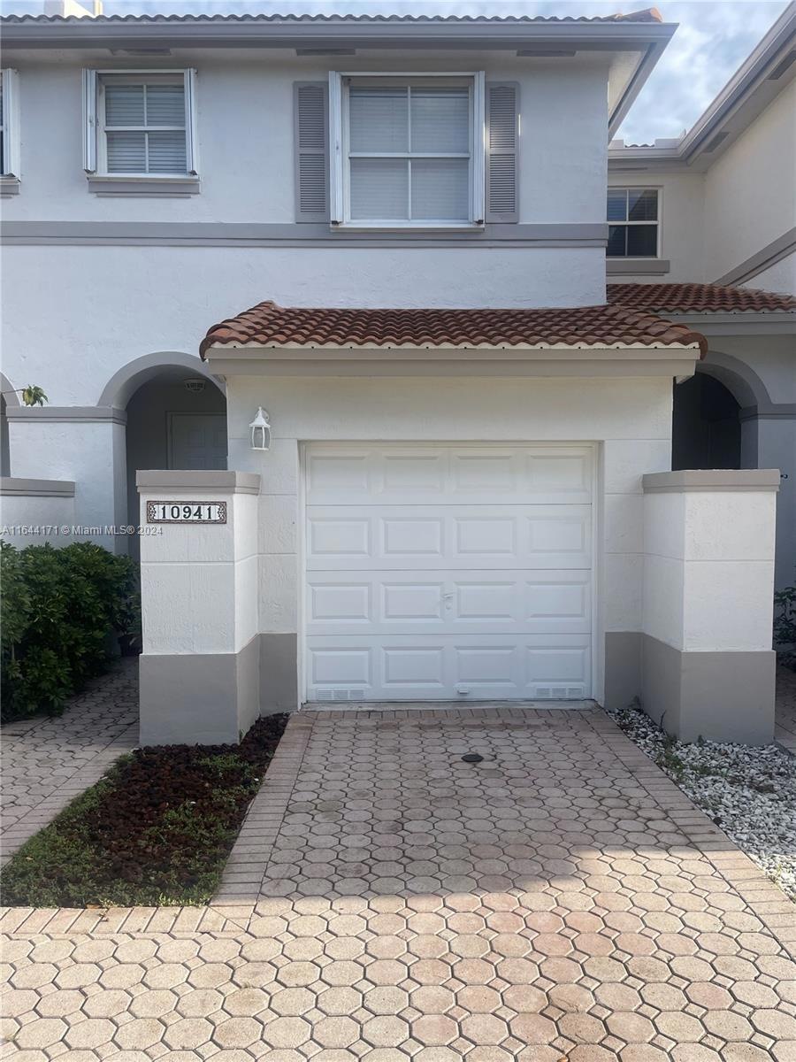 10941 NW 43rd Ln unit 10941, Doral, FL 33178 - photo 1