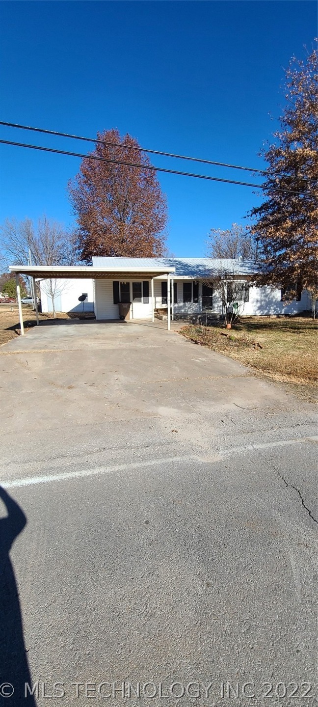 323 W Cherokee St, Sperry, OK 74073 - photo 1