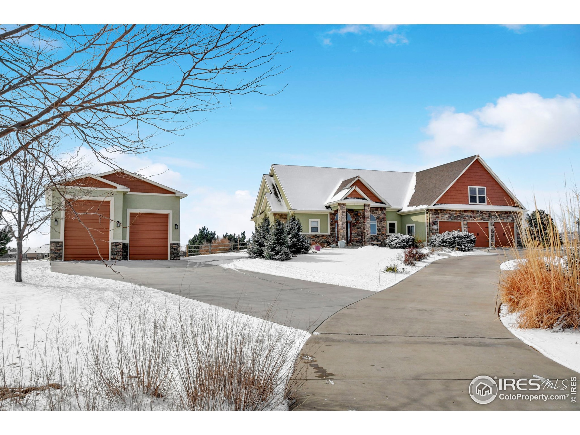 Custom home and a huge outbuilding! What more could you want!!