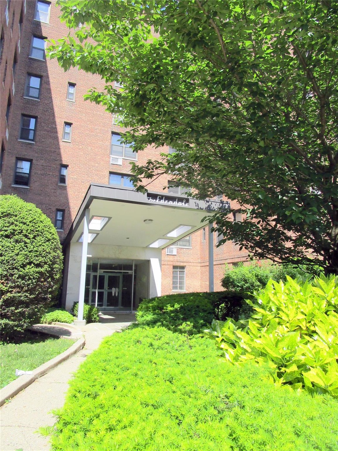 123 Valentine Ln unit 5E, Yonkers, NY 10705 - photo 1