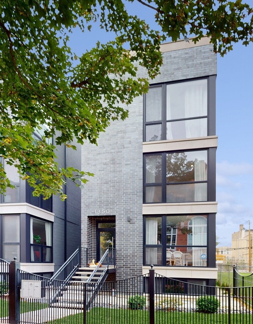 1350 N Claremont Ave unit 1, Chicago, IL 60622 - photo 1