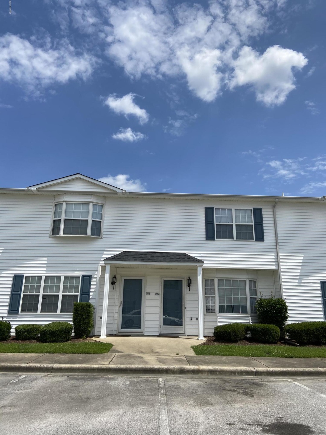 3951 Sterling Pointe Dr unit Ooo6, Winterville, NC 28590 - photo 1