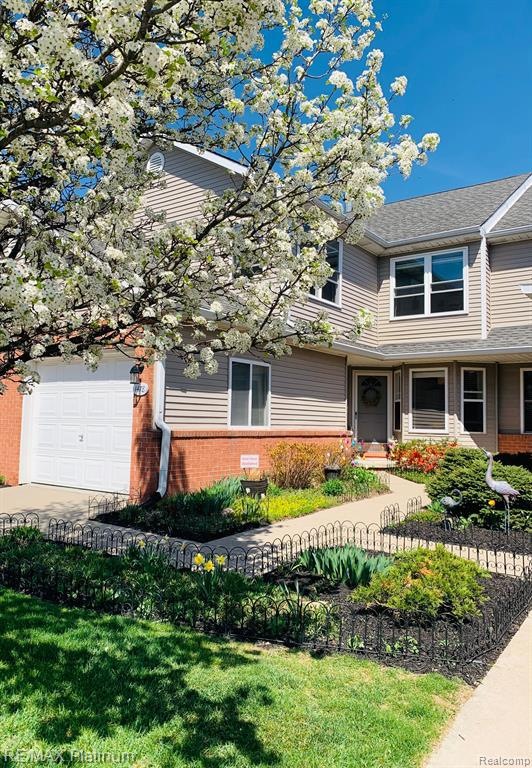 1478 Steeplechase Ct unit 67, Howell, MI 48843 - photo 1