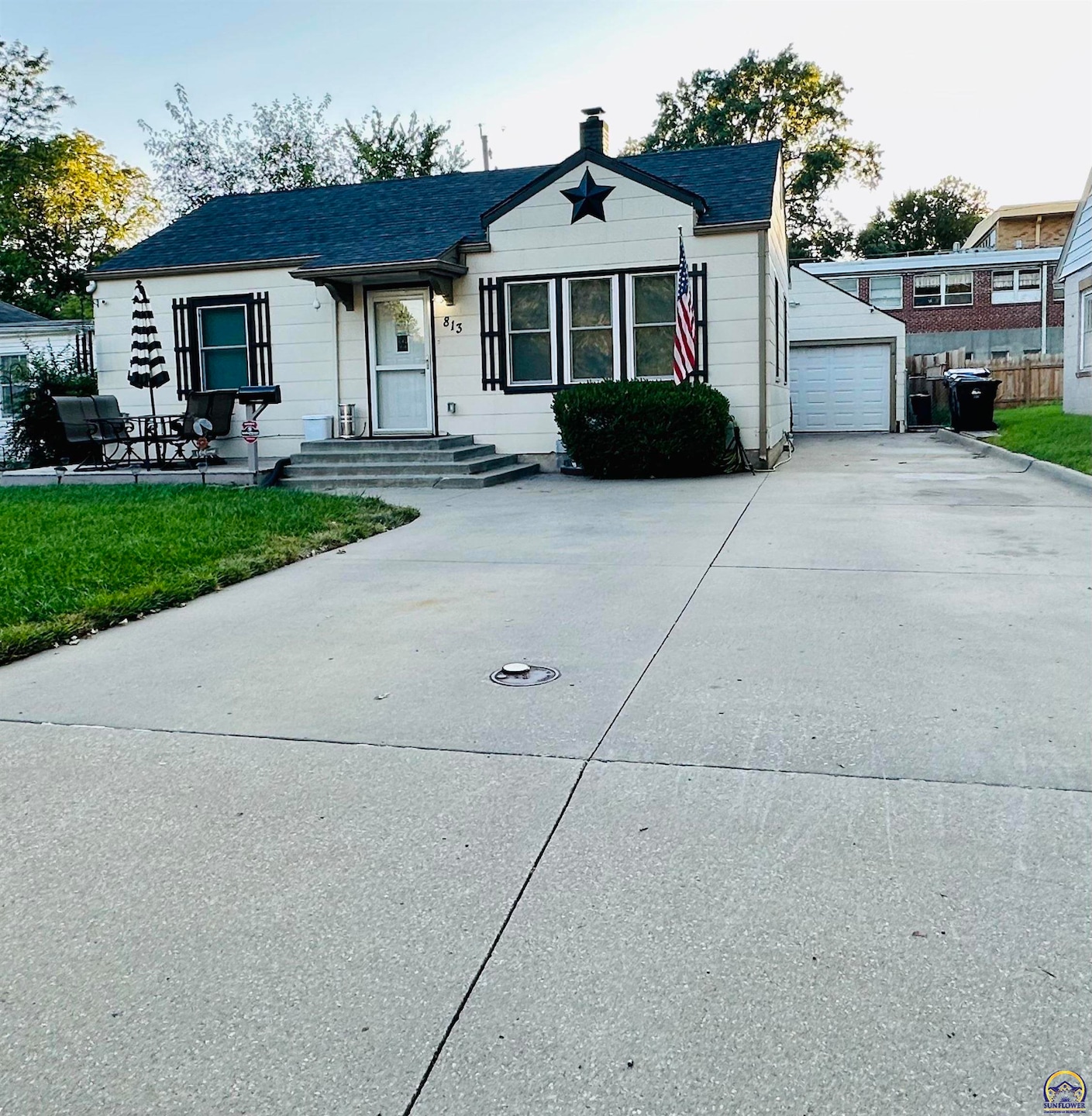 813 SW Webster Ave, Topeka, KS 66606 - photo 1