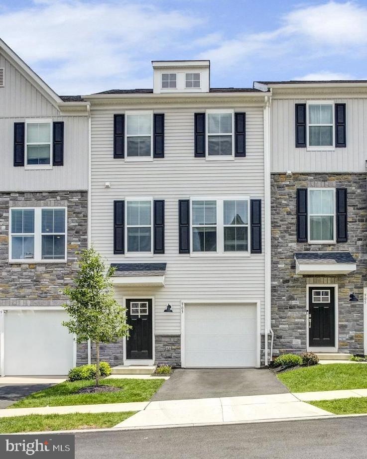 903 Magnolia Ln, Spring City, PA 19475 - photo 1