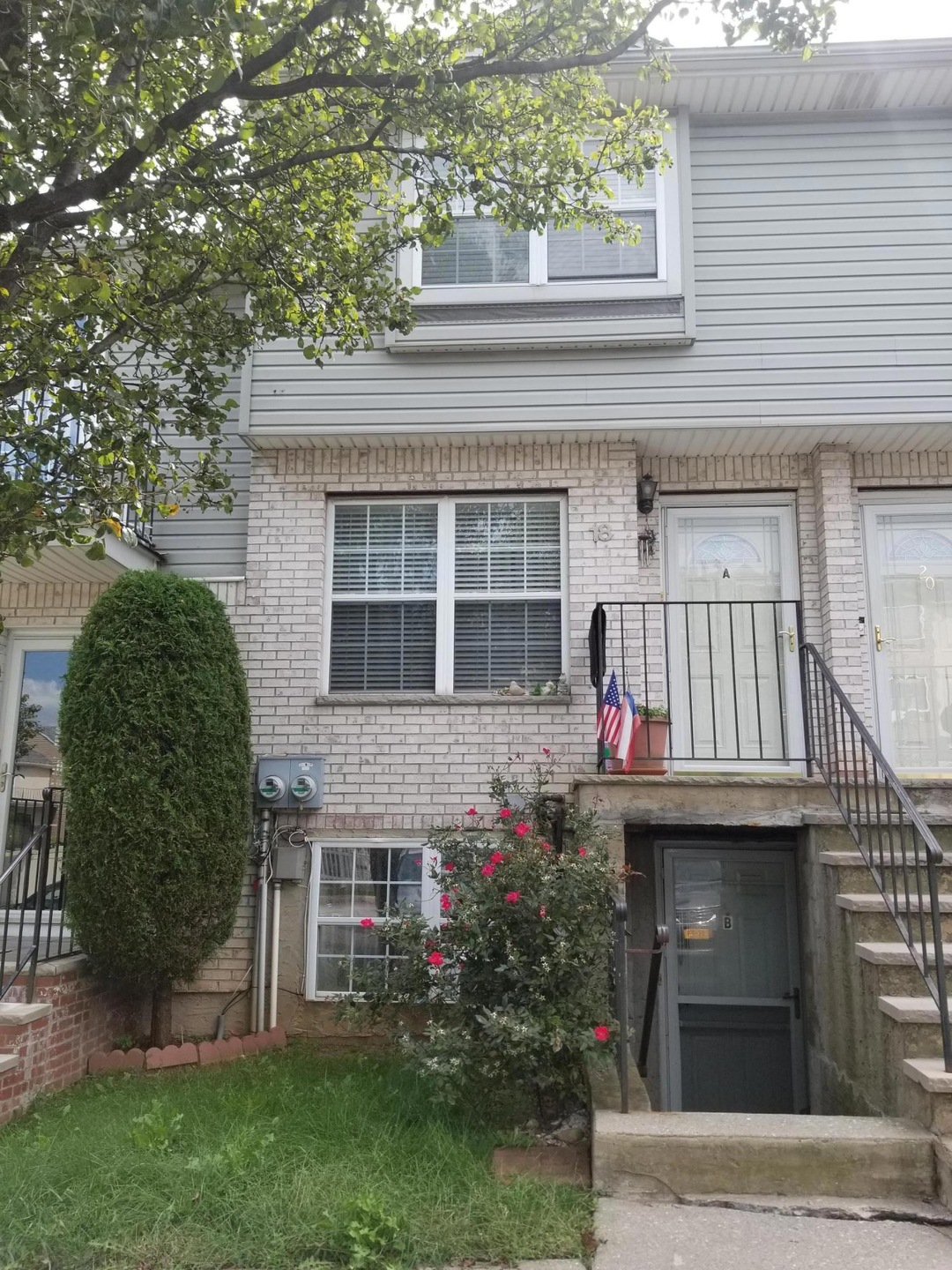 18 Sky Ln, Staten Island, NY 10304 - photo 1