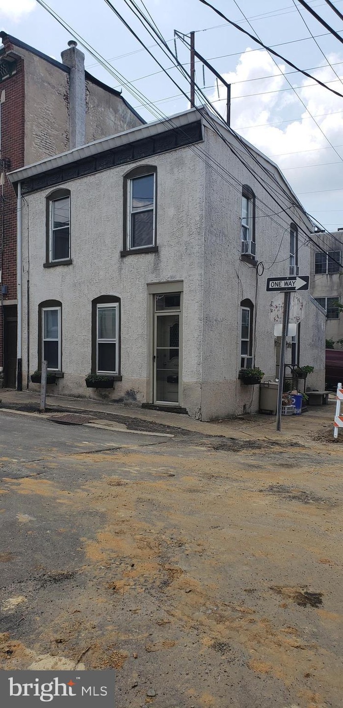 4562 Baker St, Philadelphia, PA 19127 - photo 1