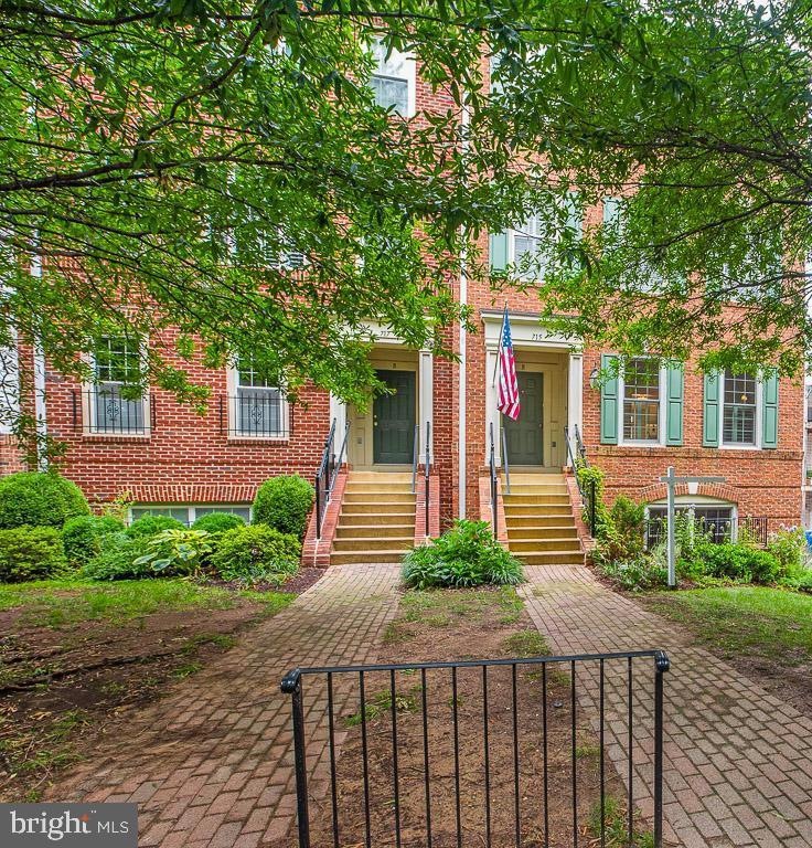 715A Massey Ln unit A, Alexandria, VA 22314 - photo 1
