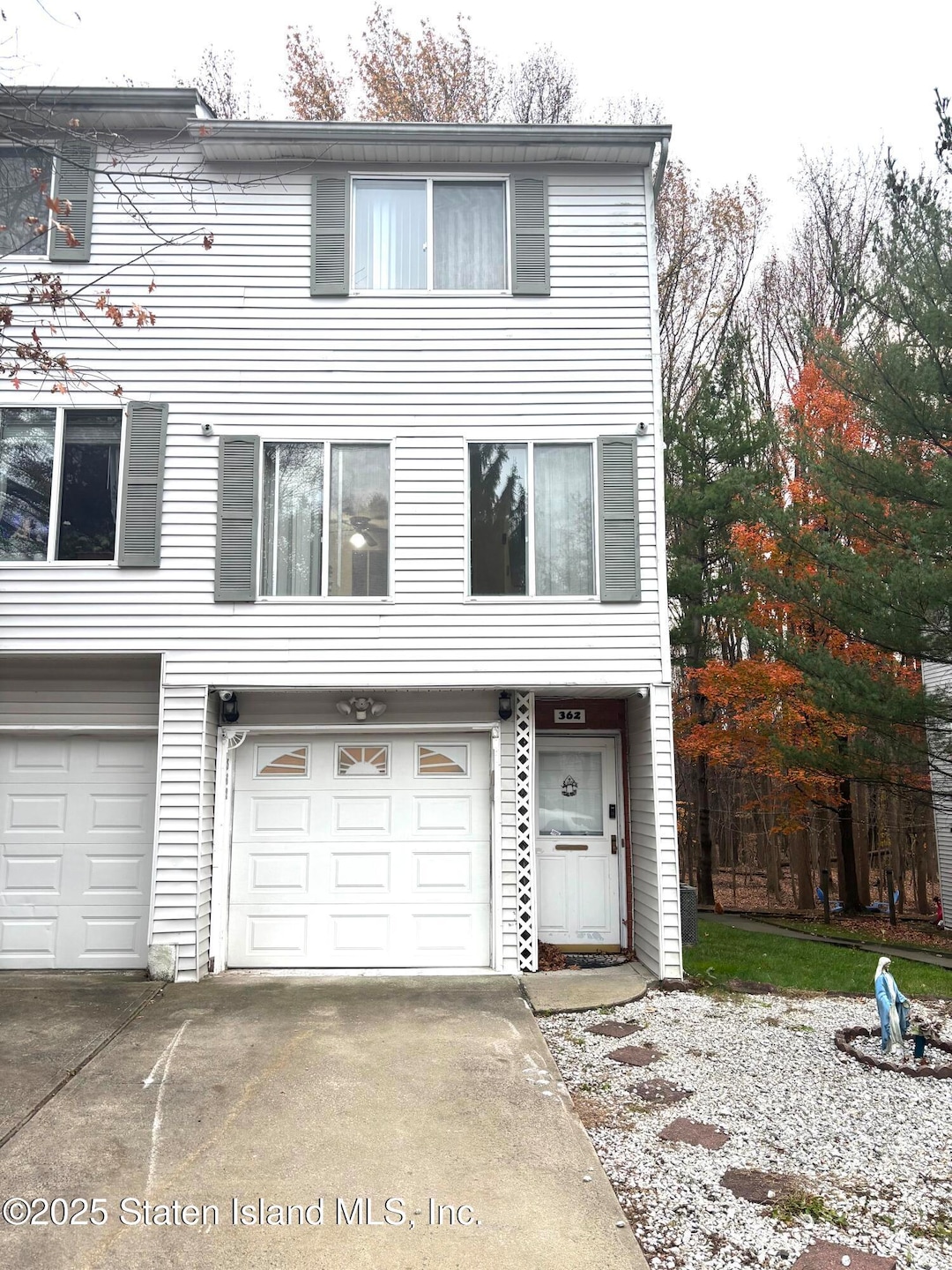 362 Ilyssa Way, Staten Island, NY 10312 - photo 1