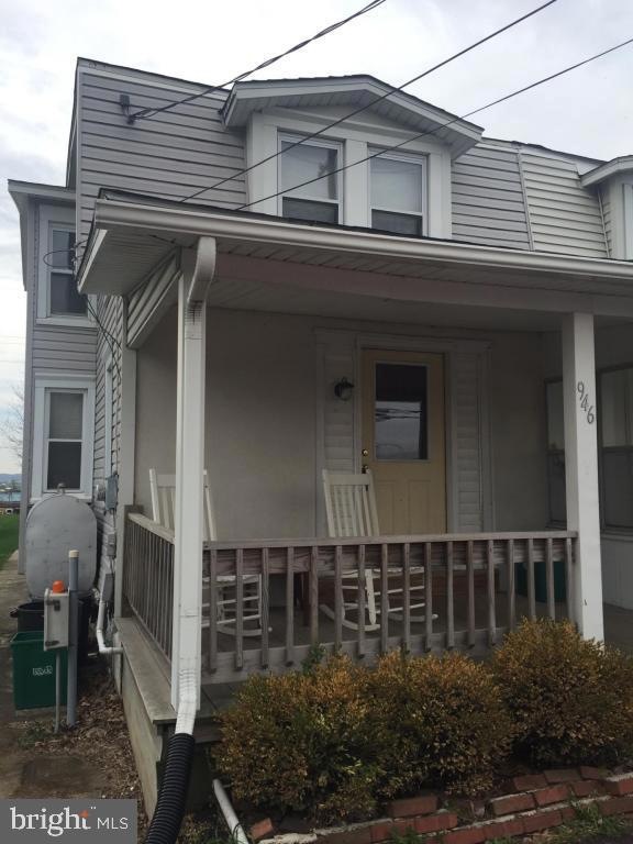 946 W Main St, New Holland, PA 17557 - photo 1
