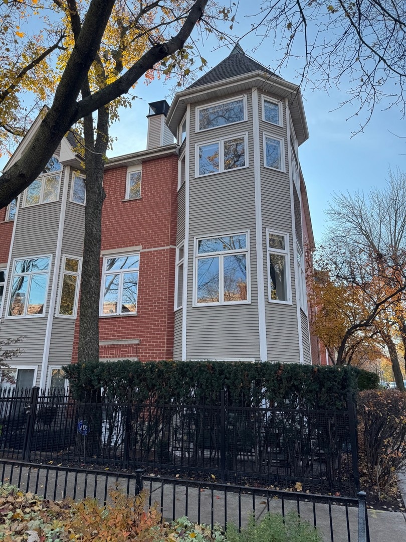 1459 W Wrightwood Ave unit 7, Chicago, IL 60614 - photo 1